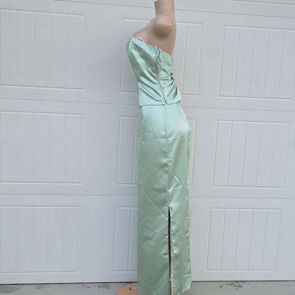 NEW BARI JAY TWO PIECE GOWN SIDE ZIPPER CLOSURE WITH JEWEL STUDDED EMBELLISHMENT - Picture 8 of 15